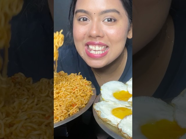 Noodles + Bullseye = Happiness 🍜🍳|ASMR #mukbang #youtubeshorts