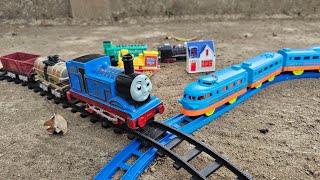 Mencari Dan Merakit Mainan Kereta Api Super Speed Train Set, Kereta Thomas And Friends