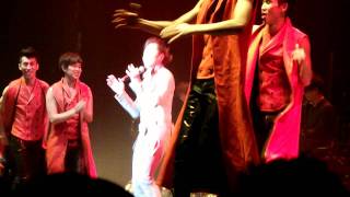 Fan Cam -郑伊健 Ekin Cheng 2011 Beautiful Day 2011 Atlantic City 11/24/11 singing "Cola"
