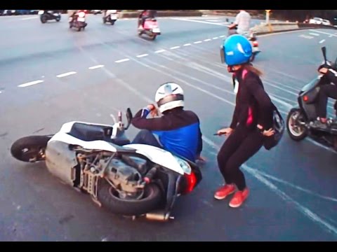 Video: Ilang porsyento ng mga pag-crash ng motorsiklo ang nagaganap sa mga interseksyon?