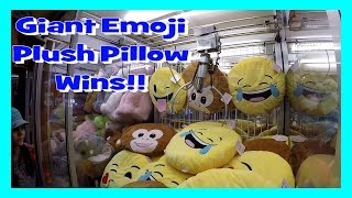 GIANT EMOJI PLUSH PILLOW CLAW MACHINE WINS!! screenshot 3