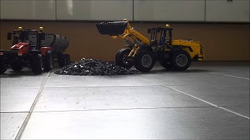 Lego Technic wheel loader by Cypr-21