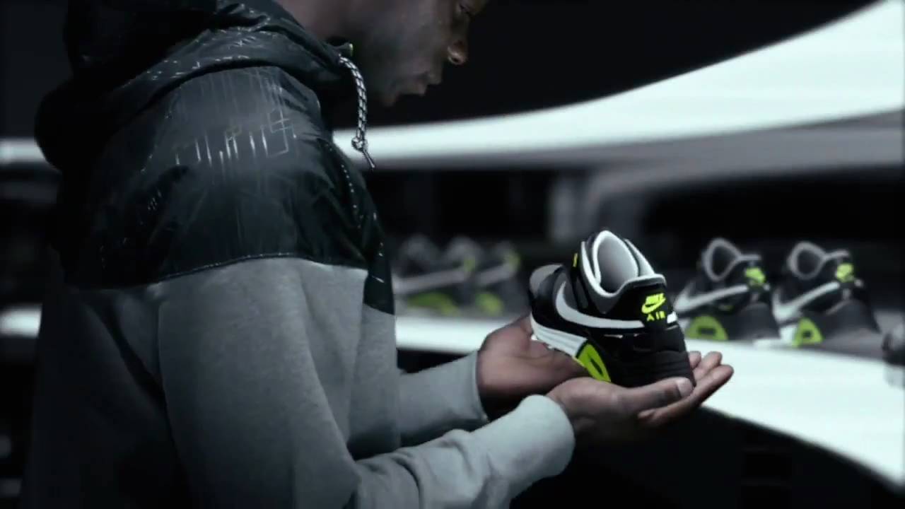 Mario Balotelli & Nike Air Max Lunar - YouTube
