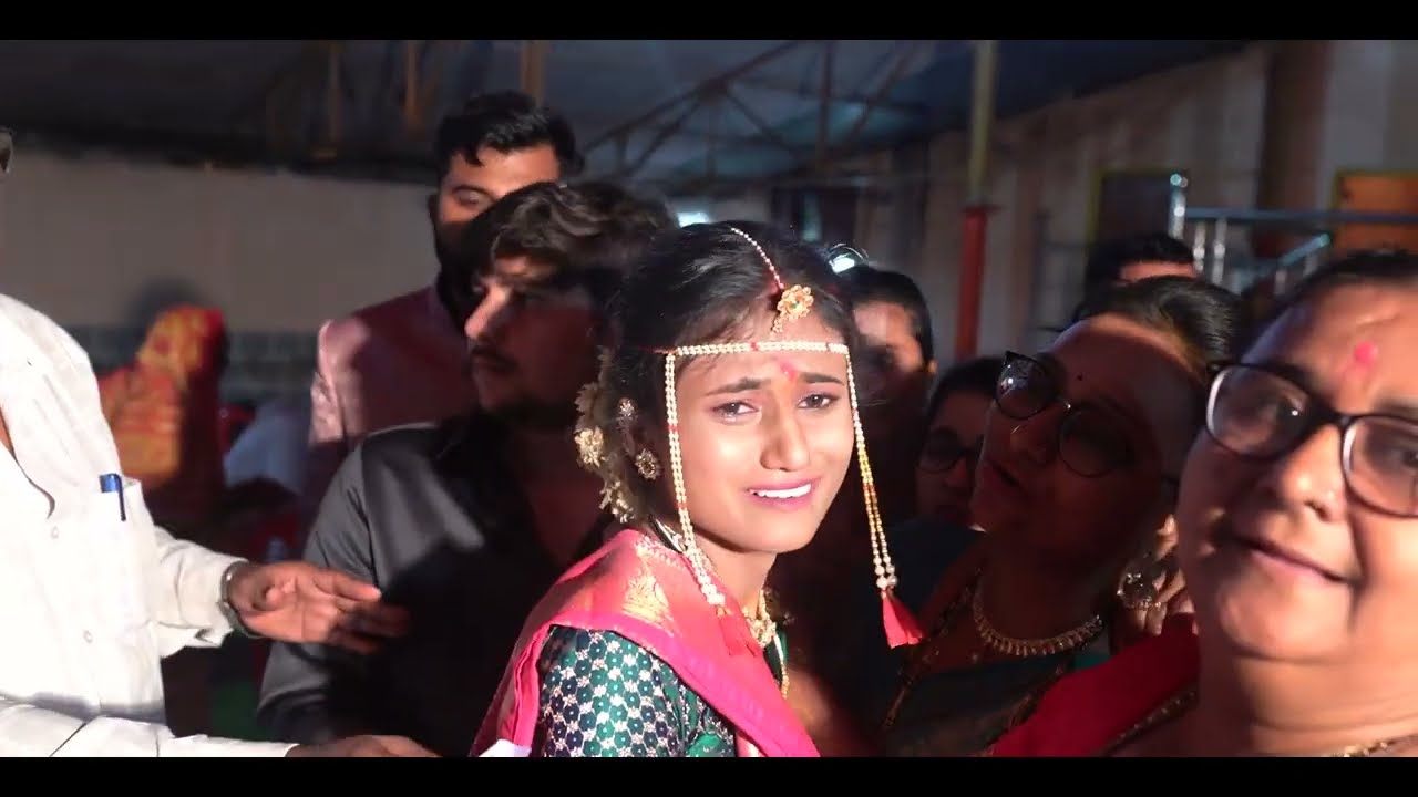 आई बाबाची लाडाची लेक निघाली सासरला Emoional video wedding marathi
