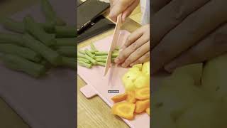 Mumuk Lagi Demam, Eno Ke Pasar Buat Bikinin Sayur Sop Puyuh