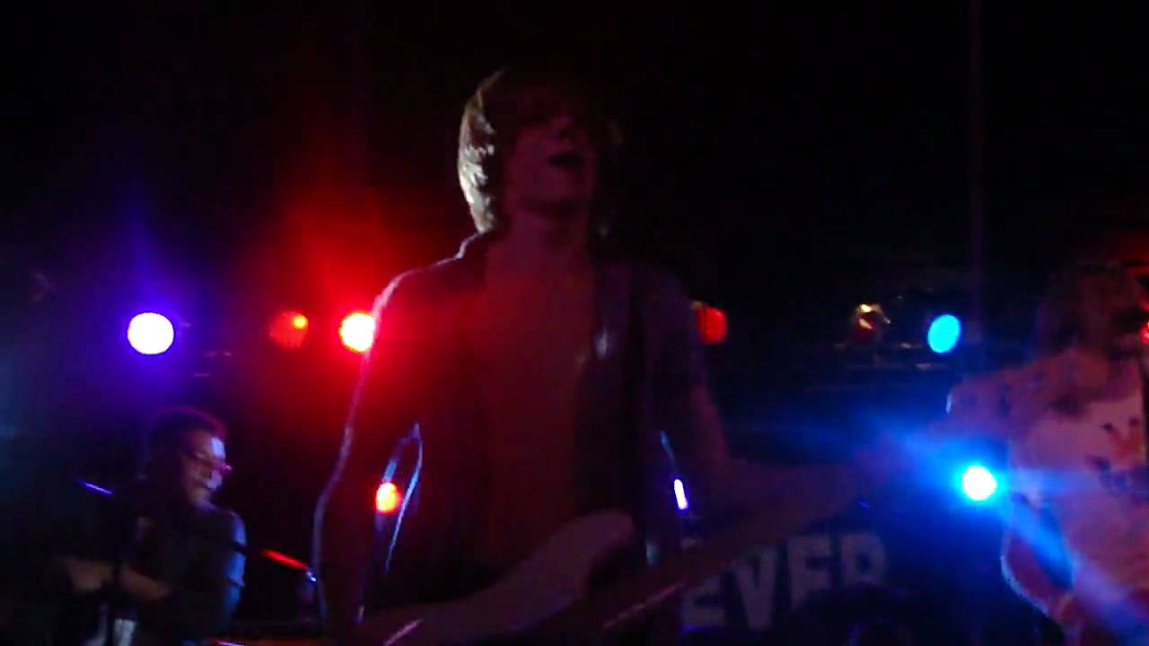 Guarda Sing It Loud - Thunderstorms (New Song) su YouTube Guarda Sing It Loud - Thunderstorms (New Song) su YouTube