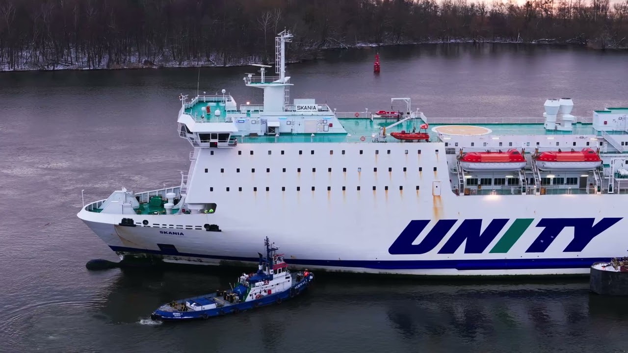 ⛴️ Flagowy prom Unity Line  