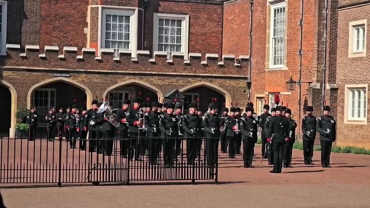 Best Changing The Guard Ever Bulges And Rifles