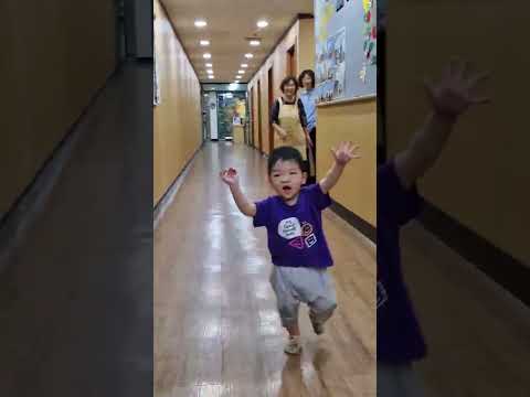 흔들흔들 걷는 하성이 #16개월아기#shorts