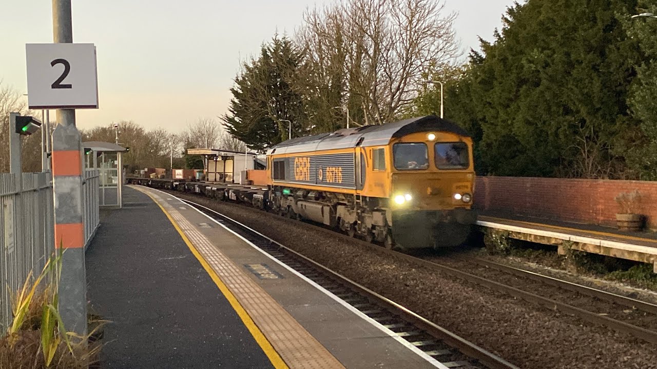 “Locomotive and Carriage Institution” 66716 4L14 with 14 containers 16;08 9E Lea Road 19/12/2025