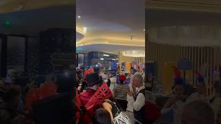 French Cancan pour l'anniversaire de Lena Situation, au Parc des Princes