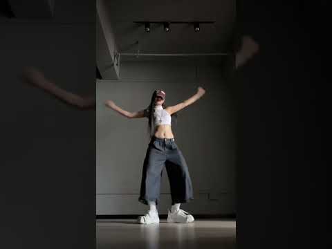 Smooth Chinese Dance = Instant Calm #dancecrew #dancevibes #ChineseShorts #chinesetiktokvideo