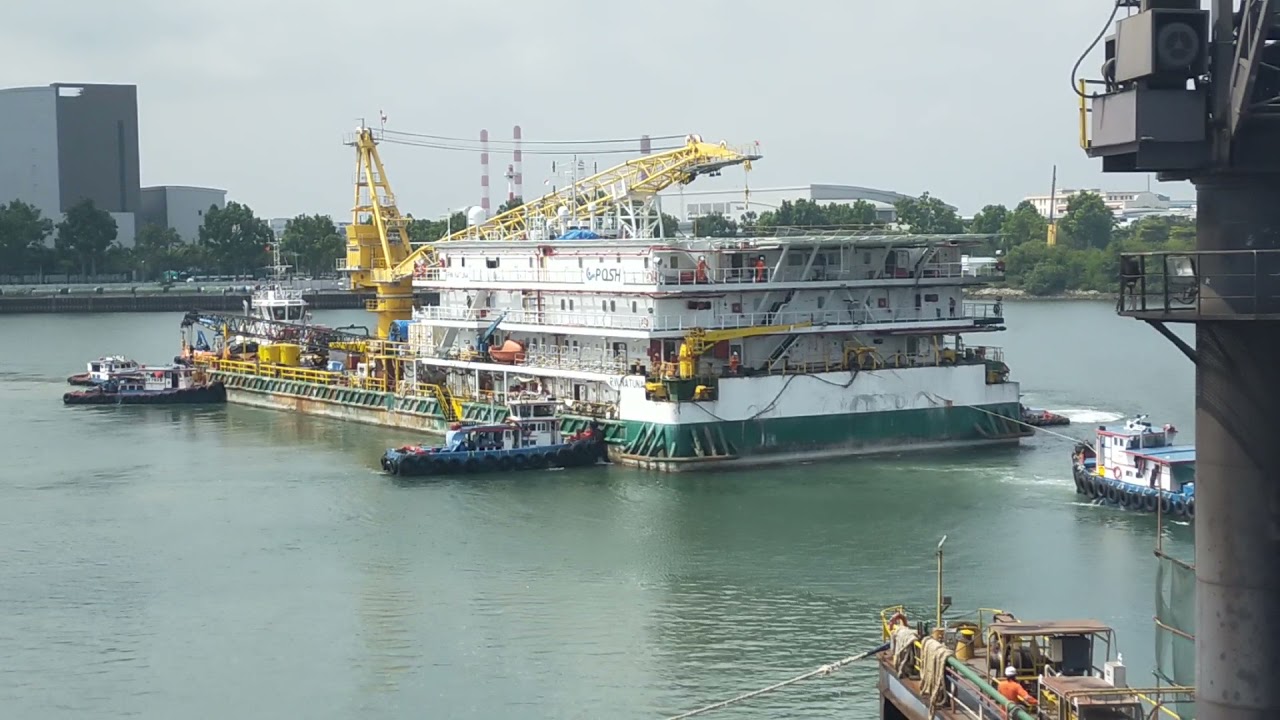 Offshore Accommodation Work Barge assisted by small Tugs to Pax Ocean Floating Dock(13/12/2021