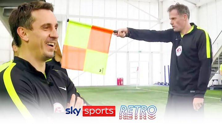 Do Gary Neville and Jamie Carragher have what it takes to be linesmen? ⚽👀