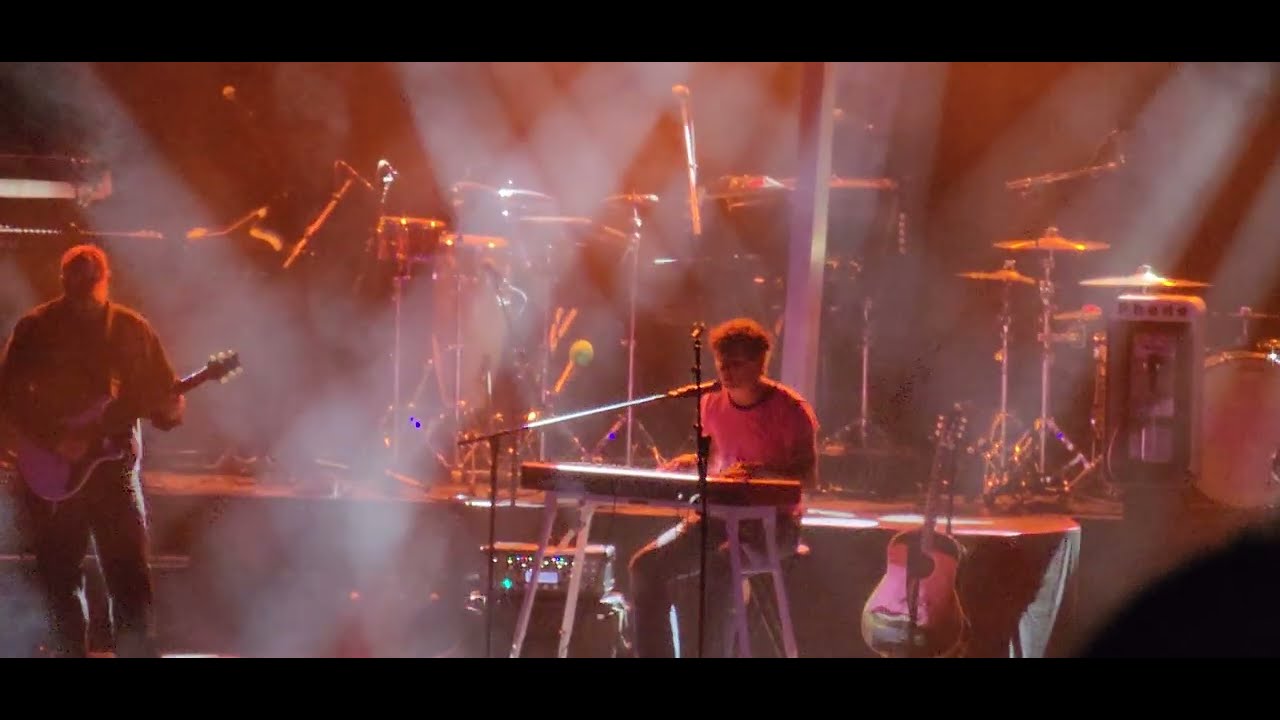 Thomas Day full set opening for The Driver Era in Chicago @thomasdaymusic3214 @TheDriverEra