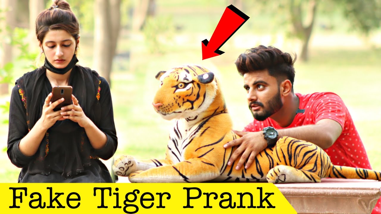 Fake Tiger Prank on Cute Girl @That Was Crazy