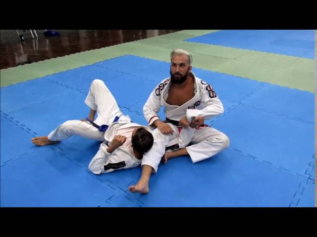 Scădere în greutate cu jiu jitsu. Cum s-a desfăşurat antrenamentul de Brazilian Jiu Jitsu?