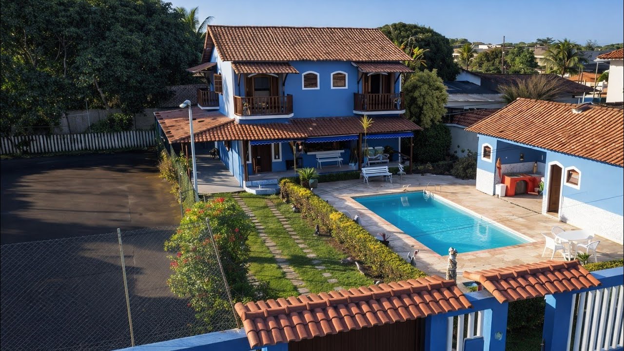CASA FRENTE À LAGOA COM 2 TERRENOS E 6 SUÍTES | 1280m² | ARARUAMA REGIÃO DOS LAGOS RJ