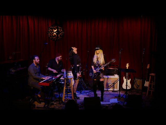 Vanessa Amorosi feat Orianthi - Still Got The Blues (Live at The Hotel Cafe) class=