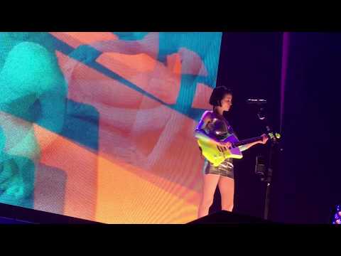 St. Vincent - Dancing With a Ghost/Slow Disco (Boston 11-30-2017)