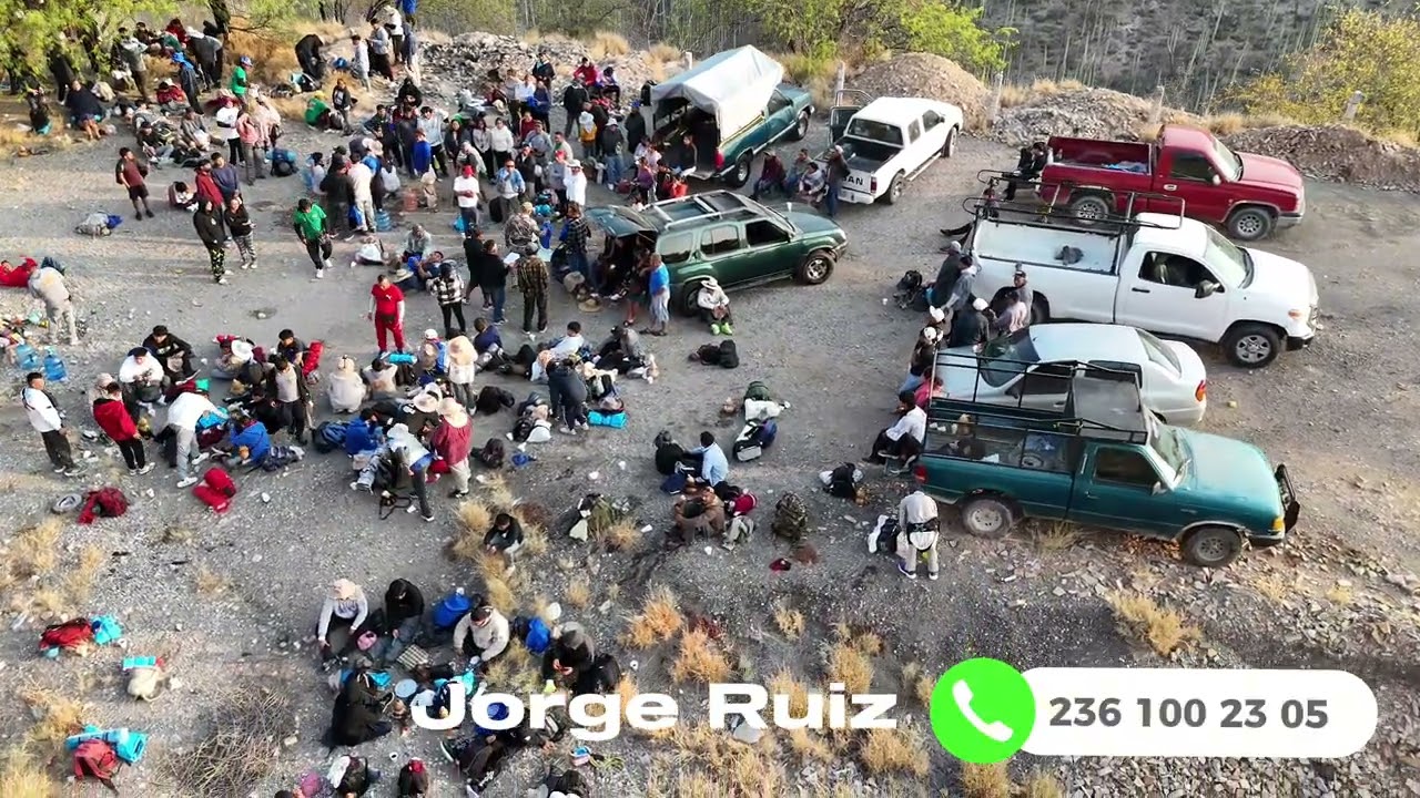 Los peregrinos en su 53 aniversario rumbo al Santuario Del Sr de las Tres Caídas tomando un descanso
