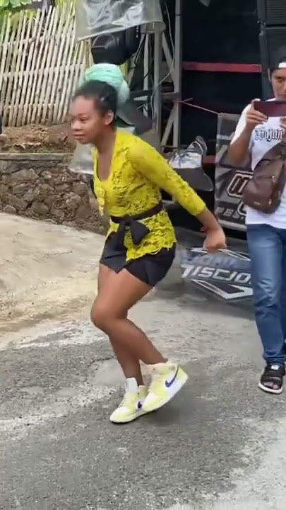 Download lagu Desi Afrika Saat Tampil Bersama Mas Iyun