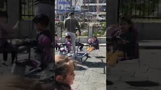 Parkta Sallanıyoruz