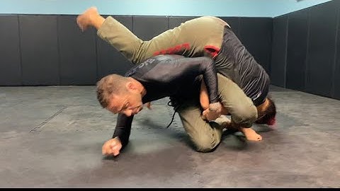 Omoplata options from rubber guard. #bjj#bjjlifestyle#bjjguard#omoplata