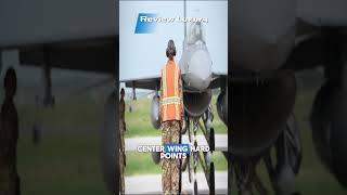 How many bombs can the F-16 Fighting Falcon carry, what types, and where are they mounted?