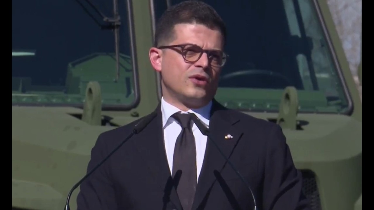 U shkarkua si ministër i Mbrojtjes, si reagoi Pirro Vengu?