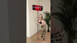 Making a Harley Quinn cosplay IN UNDER A MINUTE #cosplay #harleyquinn #cosplaygirl #diy