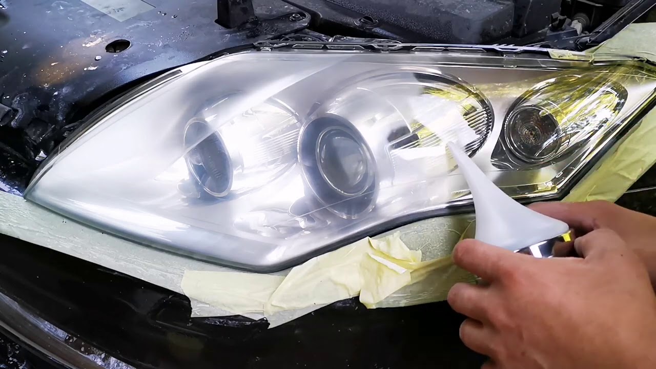 Laguna 3, polerowanie od zewnątrz i czyszczenie wewnątrz klosza reflektora.