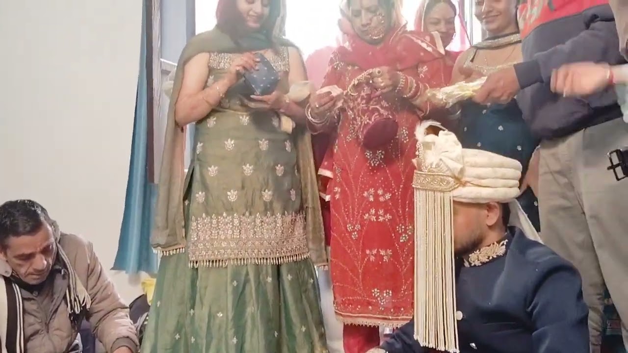 हिमाचली शादी में सेहरा बांधने कीरसम#लॉन्ग वीडियो#अच्छी लगे#तो#लाइक शेयर# सब्सक्राइब #करें 🙏🥰🙏