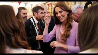 Kate Middleton melts hearts with touching gesture at late queen's tribute event