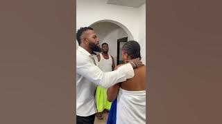 A man in the house expose