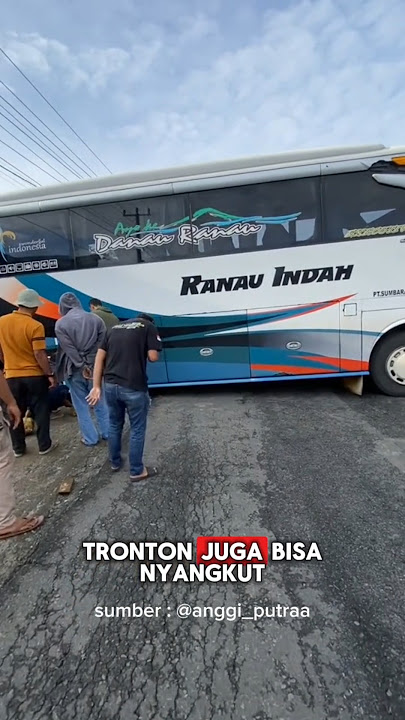 BAN BELAKANG BUS INI MASUK SELOKAN !!! #shorts #bissumbar #busmania #jetbus3 #adiputro