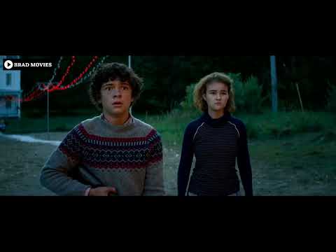 أسرة تحتمي بمنزل وت جب ر على العيش في صمت خوفا من وحوش غامضة فيلم الوحوش العمياء الخطيرة