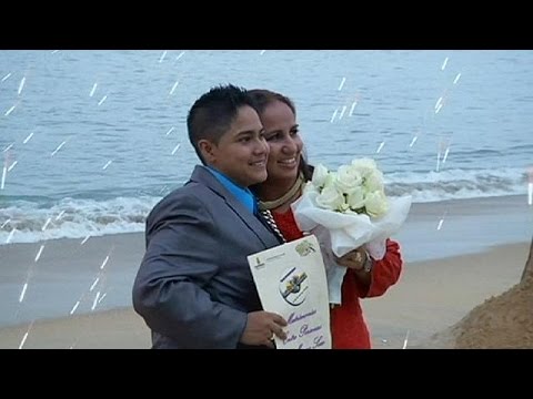 Gay Couple Hold Mass Beach Wedding No Comment