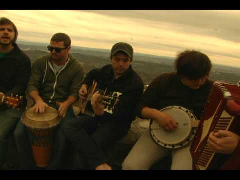 The ColoRx covering This Mess We're In by PJ Harvey & Thom Yorke on Signal Mountain overlooking Chattanooga, Tennessee. Jake Dilley - Vocals/Guitar Jacob Quam - Congas Matt O'Brien - Bass Dane Tarmann - Banjo Karin Haase - Vocals/Accordian www.myspace.com/jakedilley www.covalentrecords.com www.jdproductions.org Jimmy Morrison - Director