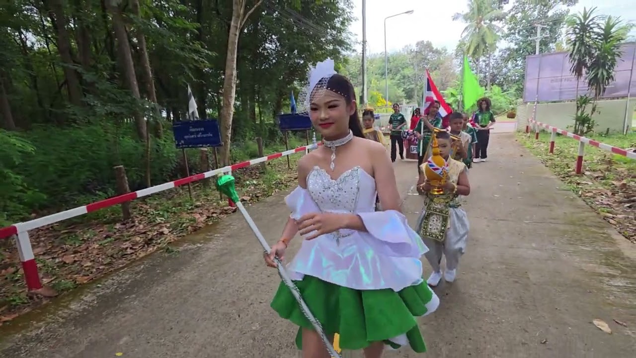 Vlog 79 ขบวนพาเหรด กีฬาสรภายในโรงเรียนบ้านหนองกุง ปีการศึกษา 2568