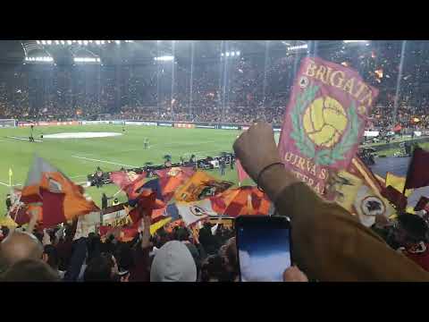 Roma Leicester: la bolgia dell'Olimpico all'annuncio della formazione giallorossa