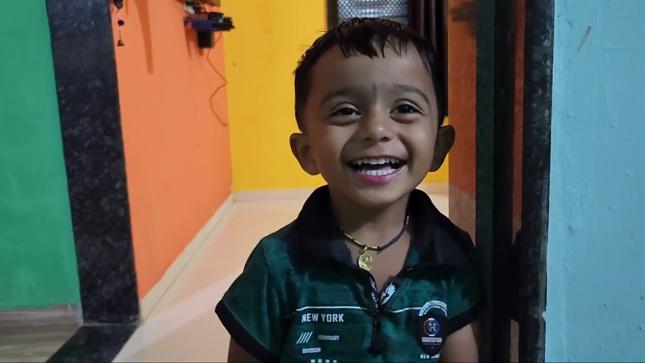 माऊली लिपस्टिक लावतोय | किती गोड बोलतोय माऊली | माऊलीला दिसतंय भूत