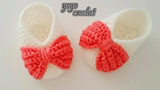 عندما تجتمع الشياكة والبساطة !!! كروشية لكلوك بيبى بناتى سهل - Crochet baby shoes  #يويو_كروشية