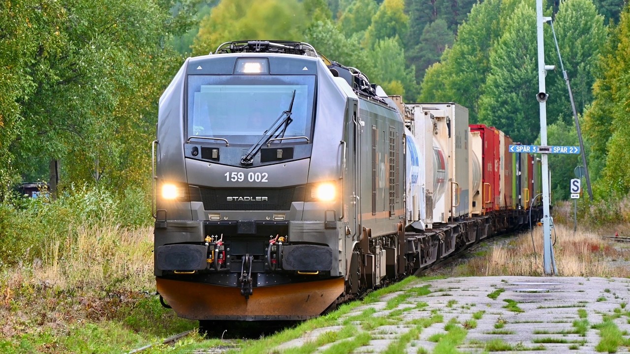 インドネシア鉄道CC206 13 14ディーゼル機関車。ゲデバゲ駅を