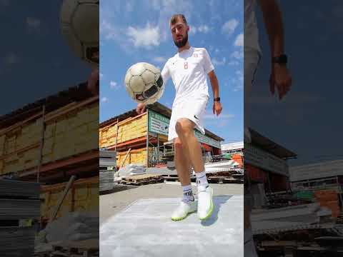 Краш-тест футболистом пройден✅ #футбол #shorts #шифер #bftech #стройка #строительство