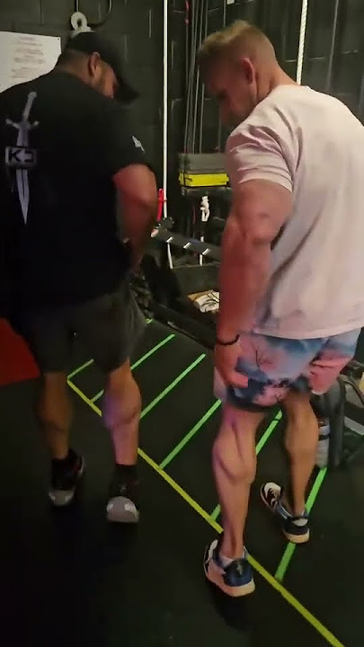 Jay Cutler Posedown with Dale Chance