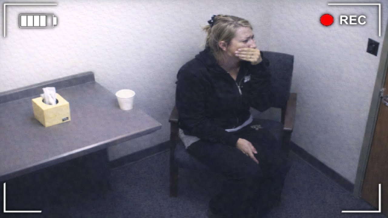 Жена полицейского понимает, что он знает о её романе.