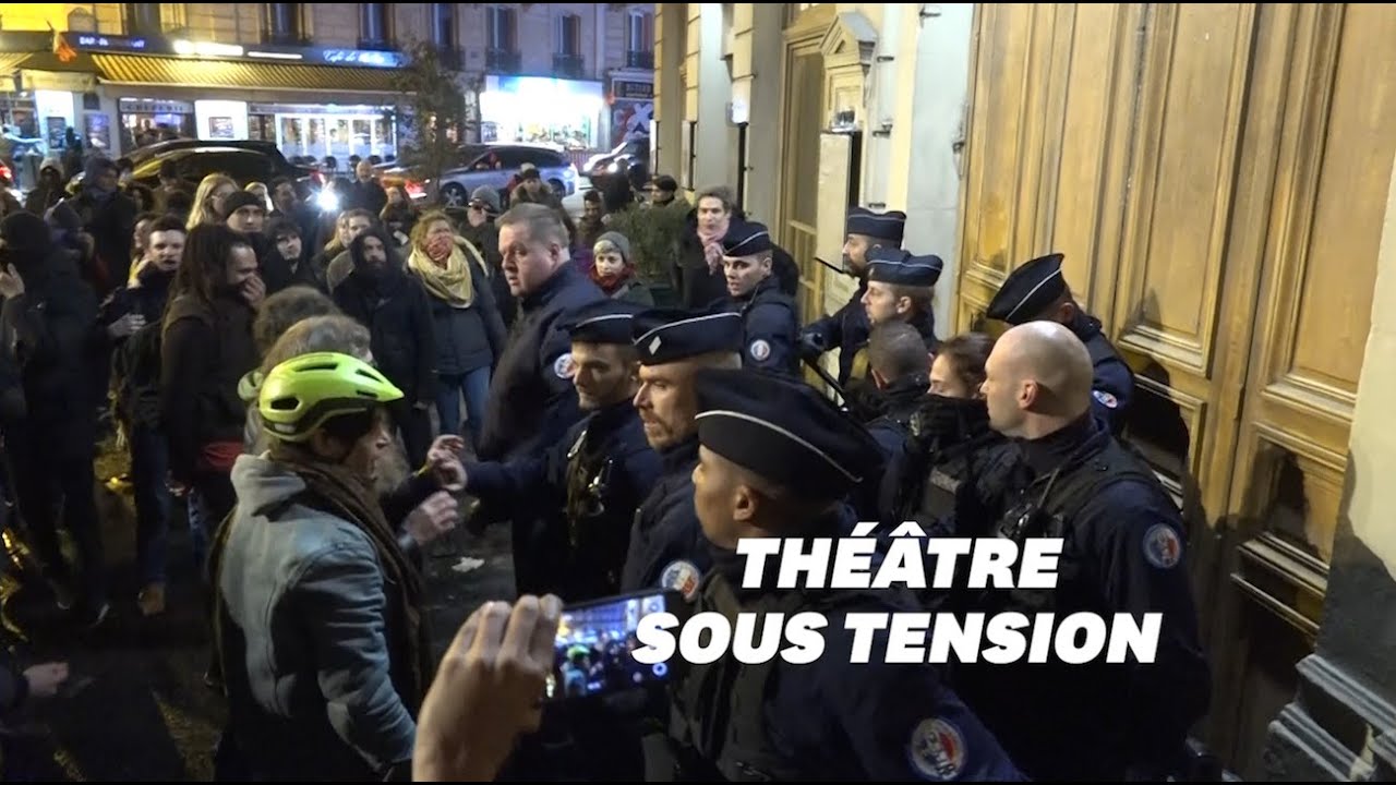 Αποτέλεσμα εικόνας για Φυγάδευσαν τον Μακρόν από θέατρο στο οποίο επιχείρησαν να εισβάλλουν διαδηλωτές