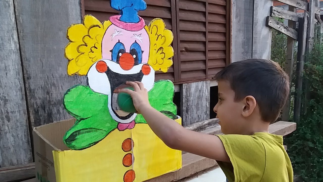 Criança Brincando Acerte a Boca de Palhaço - YouTube