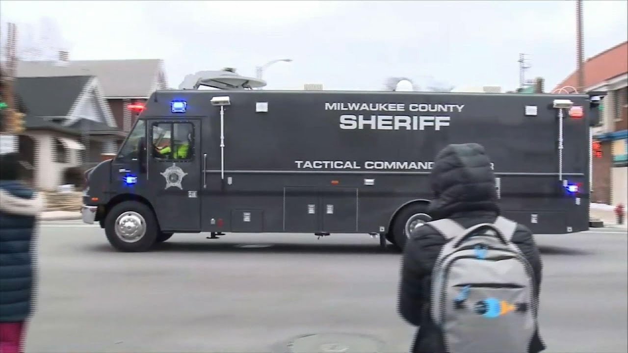 Gunman kills 5, self at Milwaukee brewery - YouTube